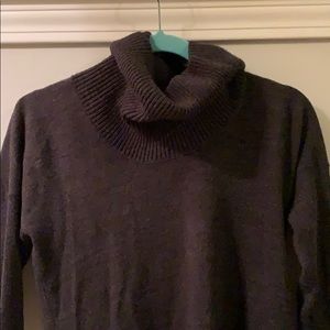 BARELY WORN SWEATER
